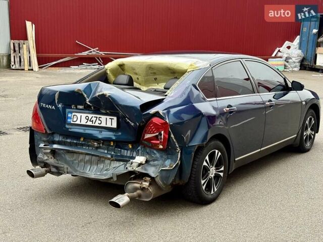 Синий Ниссан Теана, объемом двигателя 2.35 л и пробегом 280 тыс. км за 3300 $, фото 4 на Automoto.ua