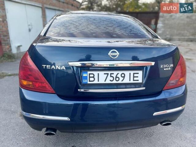 Синий Ниссан Теана, объемом двигателя 2.3 л и пробегом 250 тыс. км за 5700 $, фото 4 на Automoto.ua