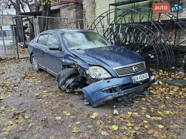 Синий Ниссан Теана, объемом двигателя 2.35 л и пробегом 228 тыс. км за 2000 $, фото 12 на Automoto.ua