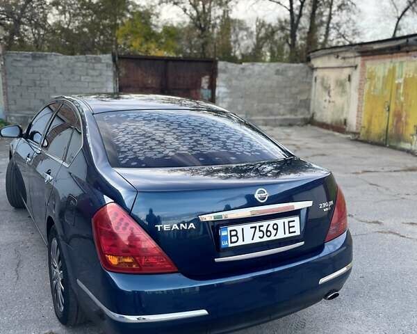 Синий Ниссан Теана, объемом двигателя 2.3 л и пробегом 250 тыс. км за 5700 $, фото 6 на Automoto.ua