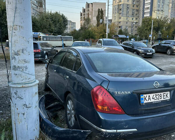 Синий Ниссан Теана, объемом двигателя 2.3 л и пробегом 228 тыс. км за 2900 $, фото 2 на Automoto.ua
