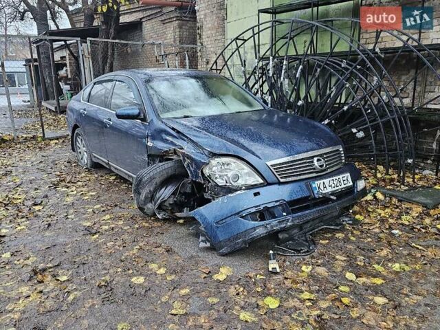 Синій Ніссан Теана, об'ємом двигуна 2.35 л та пробігом 228 тис. км за 2000 $, фото 1 на Automoto.ua