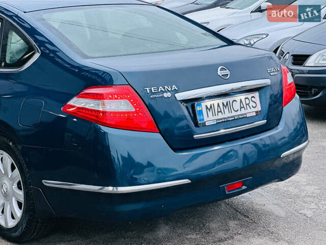 Синий Ниссан Теана, объемом двигателя 2.5 л и пробегом 128 тыс. км за 7999 $, фото 4 на Automoto.ua