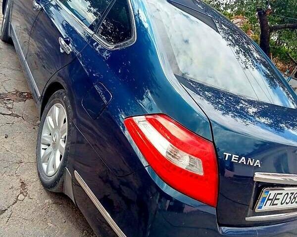 Синий Ниссан Теана, объемом двигателя 2.5 л и пробегом 250 тыс. км за 10000 $, фото 2 на Automoto.ua