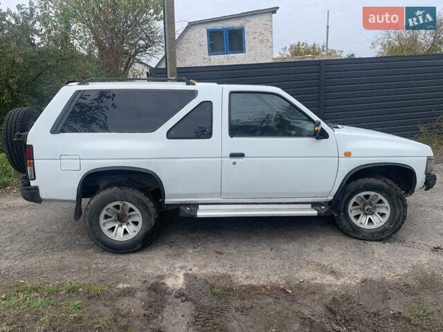 Білий Ніссан Террано, об'ємом двигуна 2.39 л та пробігом 200 тис. км за 2800 $, фото 1 на Automoto.ua