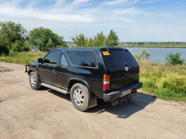 Чорний Ніссан Террано, об'ємом двигуна 2.4 л та пробігом 200 тис. км за 2600 $, фото 2 на Automoto.ua