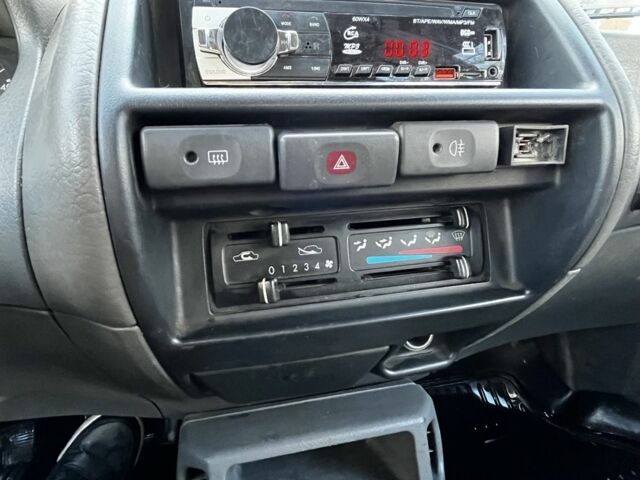 Чорний Ніссан Террано, об'ємом двигуна 2.7 л та пробігом 293 тис. км за 1600 $, фото 12 на Automoto.ua