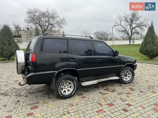 Чорний Ніссан Террано, об'ємом двигуна 2.39 л та пробігом 520 тис. км за 4400 $, фото 2 на Automoto.ua