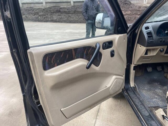 Чорний Ніссан Террано, об'ємом двигуна 2.7 л та пробігом 175 тис. км за 1600 $, фото 6 на Automoto.ua