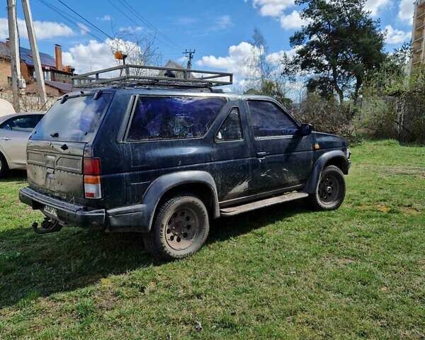 Ніссан Террано, об'ємом двигуна 2.4 л та пробігом 310 тис. км за 2966 $, фото 1 на Automoto.ua