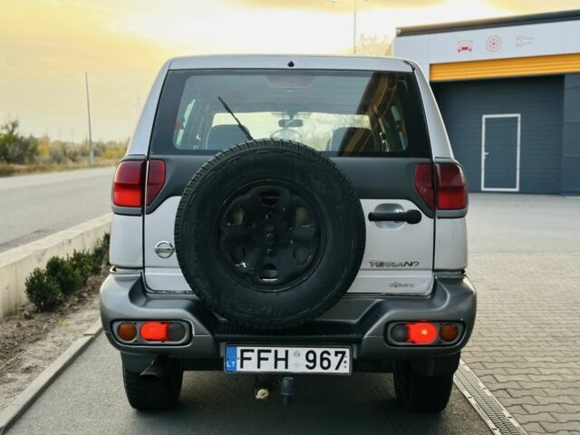 Серый Ниссан Террано, объемом двигателя 2.7 л и пробегом 300 тыс. км за 3450 $, фото 4 на Automoto.ua