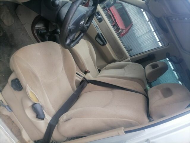 Сірий Ніссан Террано, об'ємом двигуна 2.7 л та пробігом 280 тис. км за 3750 $, фото 2 на Automoto.ua