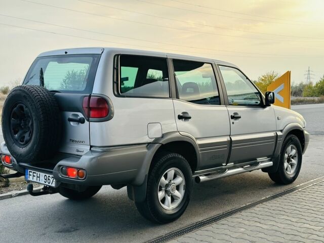 Серый Ниссан Террано, объемом двигателя 2.7 л и пробегом 300 тыс. км за 3450 $, фото 1 на Automoto.ua