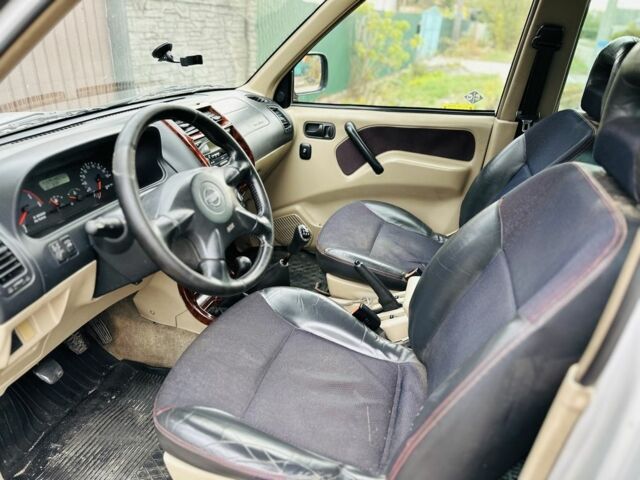 Серый Ниссан Террано, объемом двигателя 2.7 л и пробегом 300 тыс. км за 3450 $, фото 12 на Automoto.ua