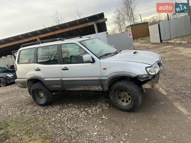 Серый Ниссан Террано, объемом двигателя 2.66 л и пробегом 365 тыс. км за 3250 $, фото 3 на Automoto.ua