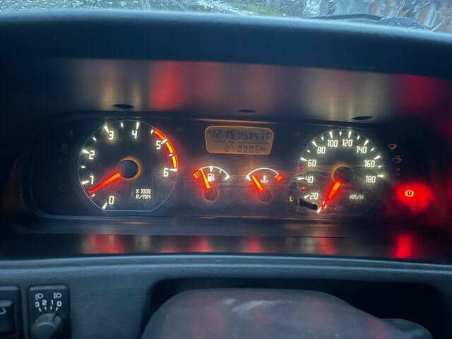 Сірий Ніссан Террано, об'ємом двигуна 2.7 л та пробігом 251 тис. км за 2300 $, фото 6 на Automoto.ua