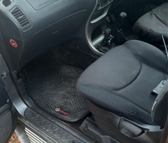 Серый Ниссан Террано, объемом двигателя 2.7 л и пробегом 220 тыс. км за 2999 $, фото 5 на Automoto.ua