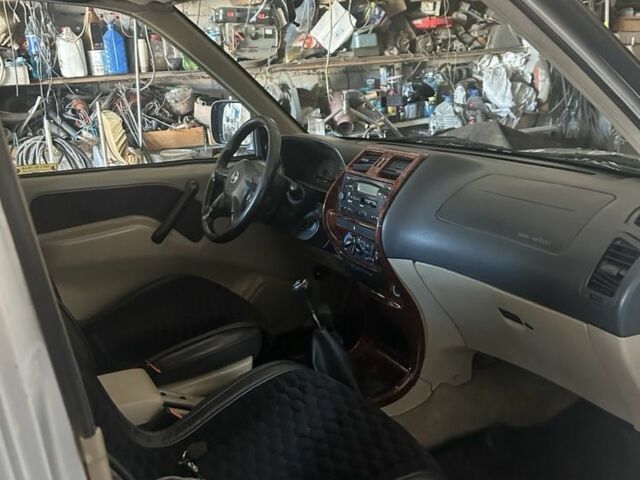 Сірий Ніссан Террано, об'ємом двигуна 2.7 л та пробігом 300 тис. км за 2624 $, фото 7 на Automoto.ua