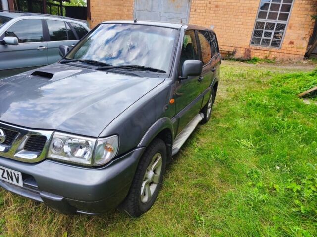 Серый Ниссан Террано, объемом двигателя 2.7 л и пробегом 220 тыс. км за 2999 $, фото 2 на Automoto.ua