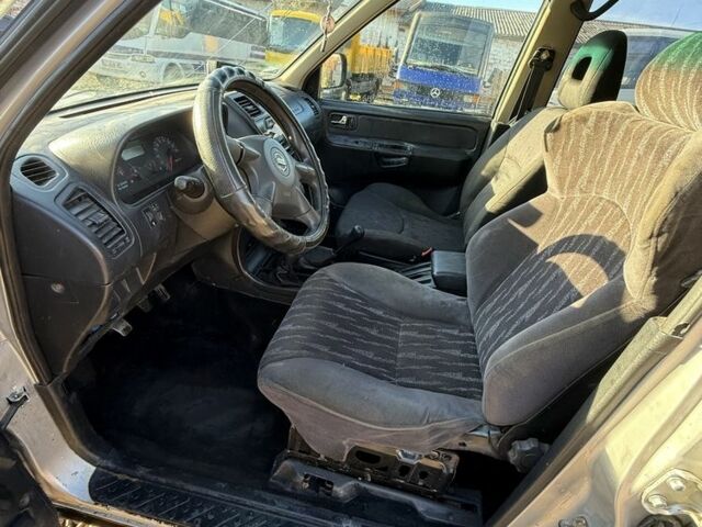 Сірий Ніссан Террано, об'ємом двигуна 2.7 л та пробігом 500 тис. км за 3900 $, фото 5 на Automoto.ua