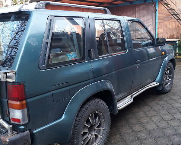 Зеленый Ниссан Террано, объемом двигателя 3 л и пробегом 260 тыс. км за 4600 $, фото 1 на Automoto.ua