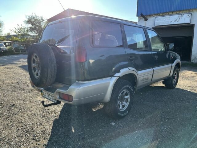 Зеленый Ниссан Террано, объемом двигателя 2.7 л и пробегом 300 тыс. км за 3100 $, фото 4 на Automoto.ua