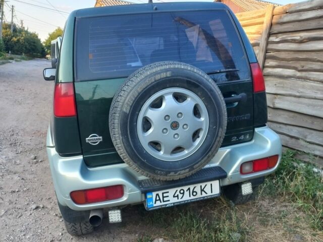 Зеленый Ниссан Террано, объемом двигателя 2.4 л и пробегом 283 тыс. км за 6000 $, фото 3 на Automoto.ua