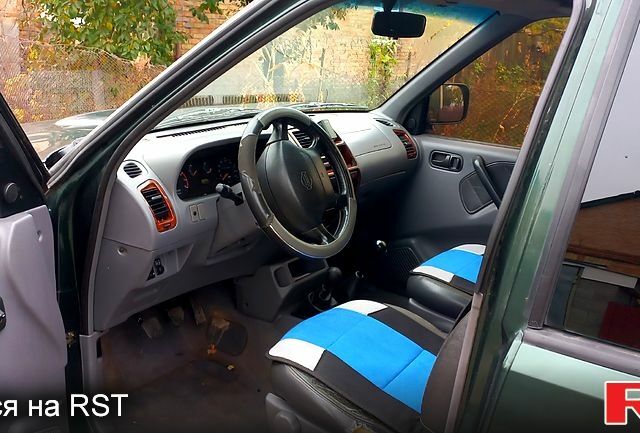 Зеленый Ниссан Террано, объемом двигателя 2.4 л и пробегом 0 тыс. км за 2700 $, фото 2 на Automoto.ua