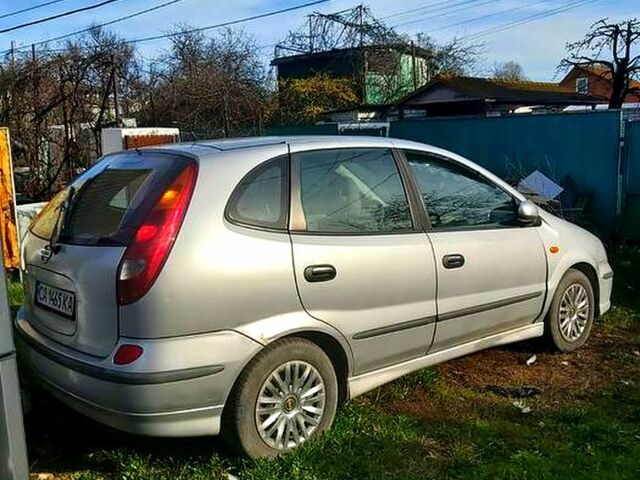 Ниссан Тино, объемом двигателя 2 л и пробегом 268 тыс. км за 2200 $, фото 1 на Automoto.ua