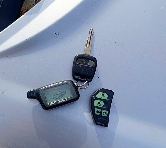 Серый Ниссан Тино, объемом двигателя 2 л и пробегом 315 тыс. км за 1100 $, фото 1 на Automoto.ua