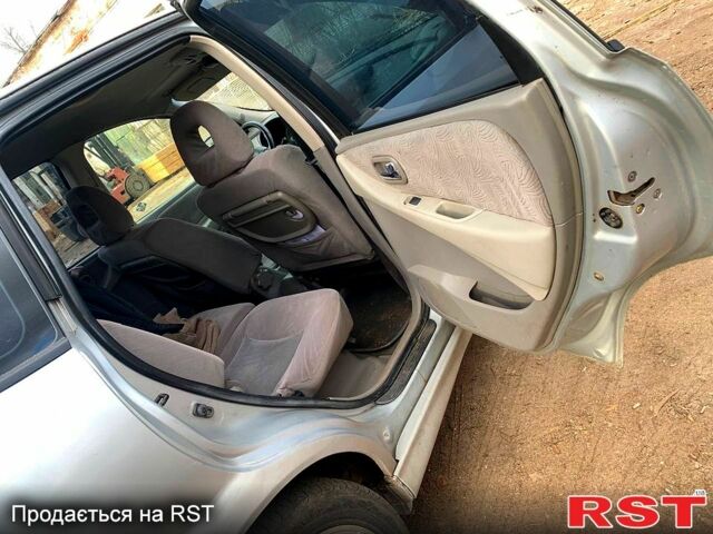 Серый Ниссан Тино, объемом двигателя 18 л и пробегом 300 тыс. км за 3200 $, фото 5 на Automoto.ua