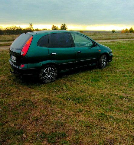 Зелений Ніссан Тіно, об'ємом двигуна 2.2 л та пробігом 350 тис. км за 2100 $, фото 4 на Automoto.ua