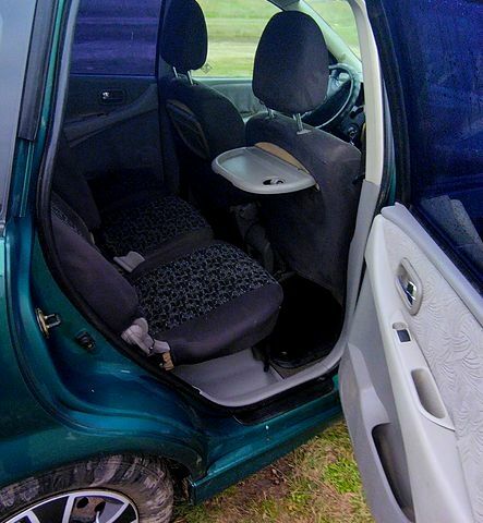 Зелений Ніссан Тіно, об'ємом двигуна 2.2 л та пробігом 350 тис. км за 2100 $, фото 23 на Automoto.ua