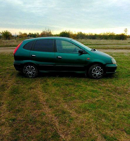 Зелений Ніссан Тіно, об'ємом двигуна 2.2 л та пробігом 350 тис. км за 2100 $, фото 5 на Automoto.ua