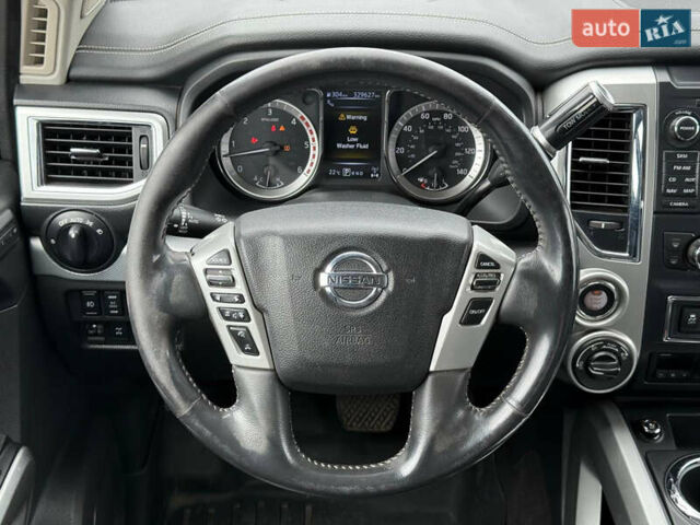 Белый Ниссан Титан, объемом двигателя 4.98 л и пробегом 330 тыс. км за 30000 $, фото 5 на Automoto.ua