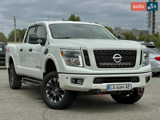 Белый Ниссан Титан, объемом двигателя 4.98 л и пробегом 330 тыс. км за 30000 $, фото 3 на Automoto.ua
