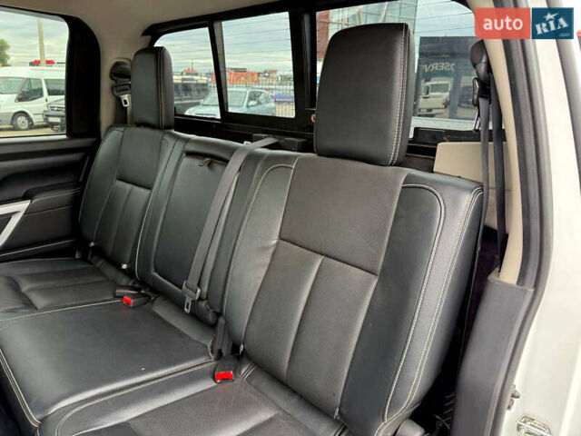 Белый Ниссан Титан, объемом двигателя 4.98 л и пробегом 330 тыс. км за 30000 $, фото 11 на Automoto.ua