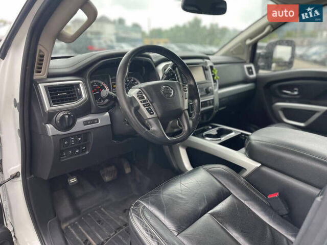 Белый Ниссан Титан, объемом двигателя 4.98 л и пробегом 330 тыс. км за 30000 $, фото 12 на Automoto.ua
