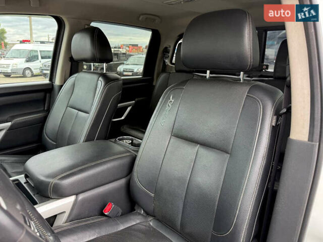 Белый Ниссан Титан, объемом двигателя 4.98 л и пробегом 330 тыс. км за 30000 $, фото 10 на Automoto.ua