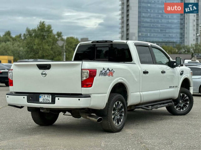 Белый Ниссан Титан, объемом двигателя 4.98 л и пробегом 330 тыс. км за 30000 $, фото 4 на Automoto.ua