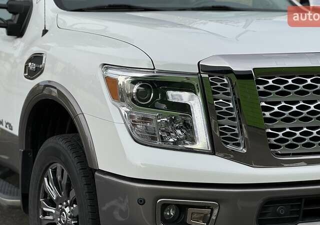 Белый Ниссан Титан, объемом двигателя 5.55 л и пробегом 28 тыс. км за 41000 $, фото 39 на Automoto.ua