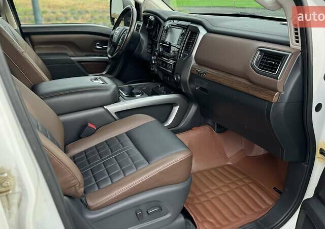 Белый Ниссан Титан, объемом двигателя 5.55 л и пробегом 28 тыс. км за 41000 $, фото 20 на Automoto.ua