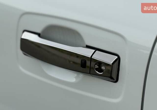 Белый Ниссан Титан, объемом двигателя 5.55 л и пробегом 28 тыс. км за 41000 $, фото 12 на Automoto.ua