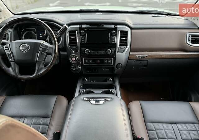 Белый Ниссан Титан, объемом двигателя 5.55 л и пробегом 28 тыс. км за 41000 $, фото 24 на Automoto.ua