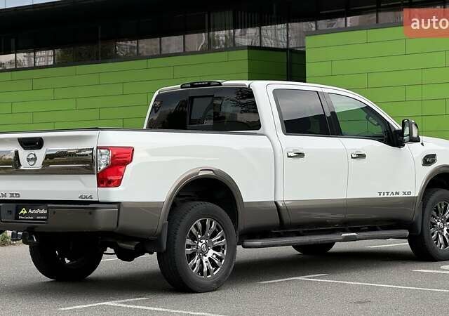 Белый Ниссан Титан, объемом двигателя 5.55 л и пробегом 28 тыс. км за 41000 $, фото 7 на Automoto.ua