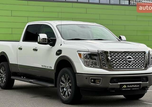 Белый Ниссан Титан, объемом двигателя 5.55 л и пробегом 28 тыс. км за 41000 $, фото 1 на Automoto.ua
