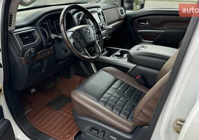 Белый Ниссан Титан, объемом двигателя 5.55 л и пробегом 28 тыс. км за 41000 $, фото 16 на Automoto.ua