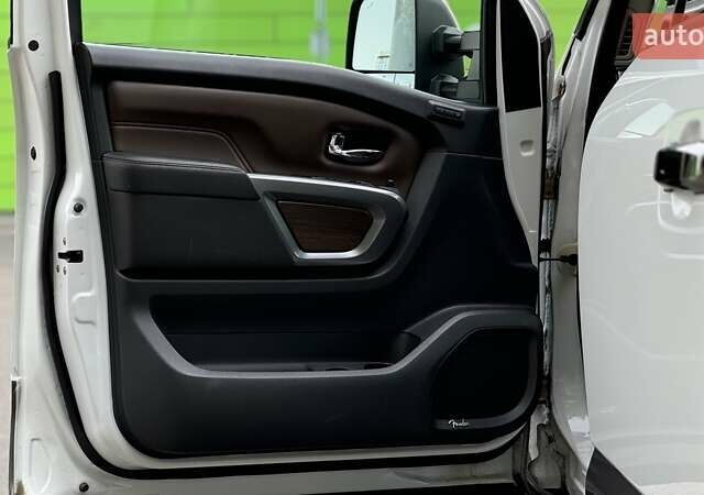 Білий Ніссан Титан, об'ємом двигуна 5.55 л та пробігом 28 тис. км за 41000 $, фото 13 на Automoto.ua