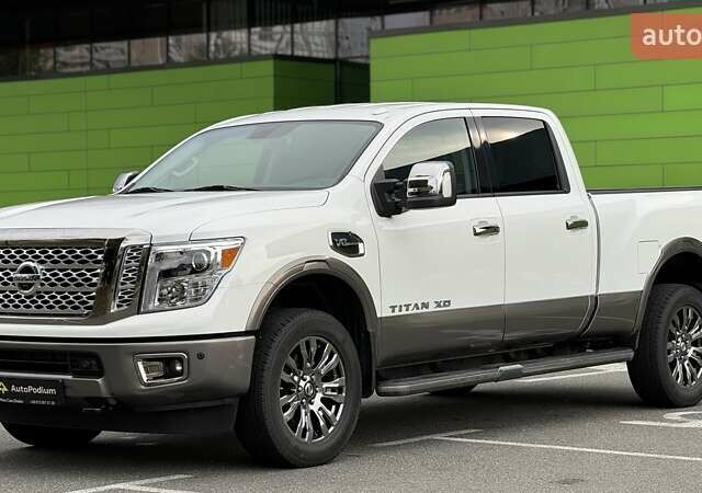 Белый Ниссан Титан, объемом двигателя 5.55 л и пробегом 28 тыс. км за 41000 $, фото 3 на Automoto.ua
