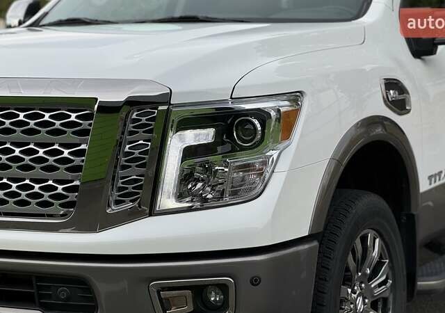 Белый Ниссан Титан, объемом двигателя 5.55 л и пробегом 28 тыс. км за 41000 $, фото 36 на Automoto.ua